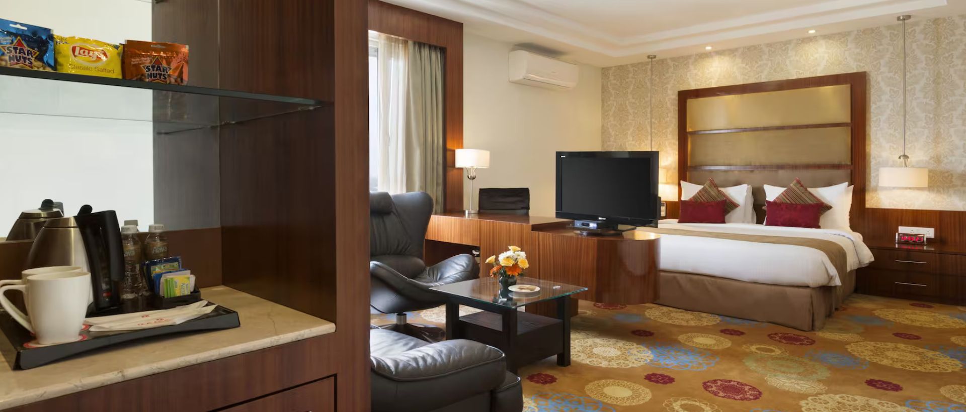 Ramada by Wyndham Image